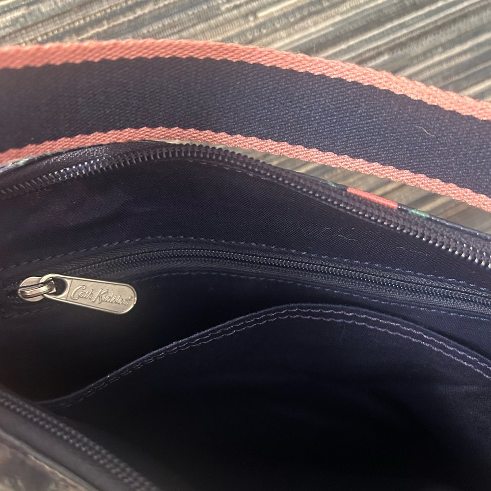Cath Kidston London Coated Canvas Slinger Shoulder Bag Navy Blue and Floral - Picture 6 of 7